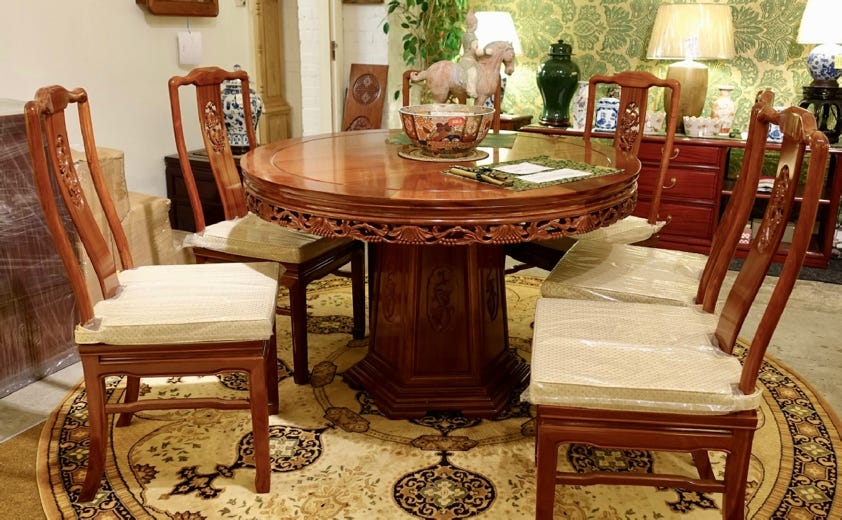 Beautiful Rosewood furniture, round carved Chinese dining table including 6 side chairs with carved pedestal